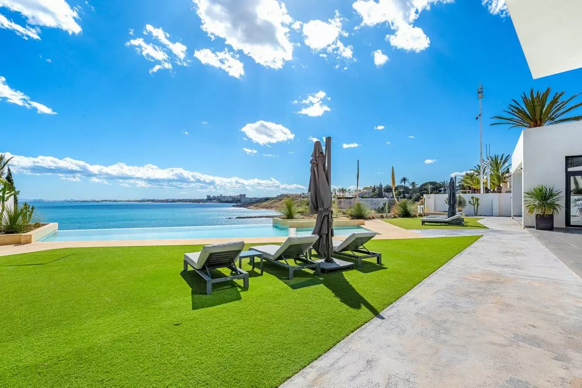 Villa 479 M² In Cabo Roig, Spain – Mediter Real Estate