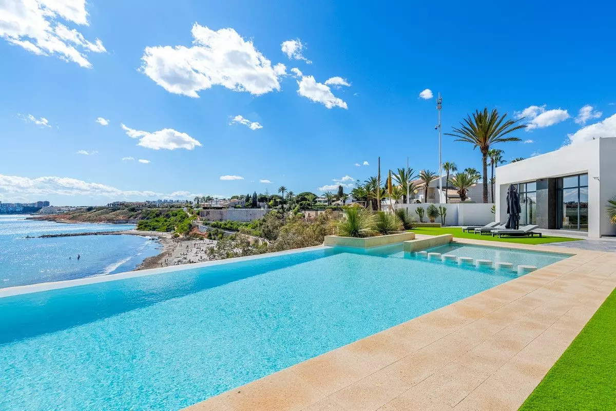 Villa 479 M² In Cabo Roig, Spain – Mediter Real Estate