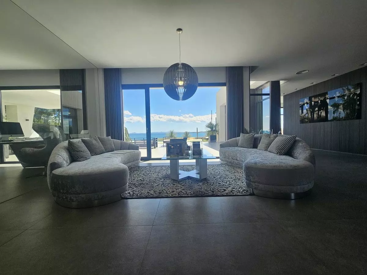 Villa 479 M² In Cabo Roig, Spain – Mediter Real Estate