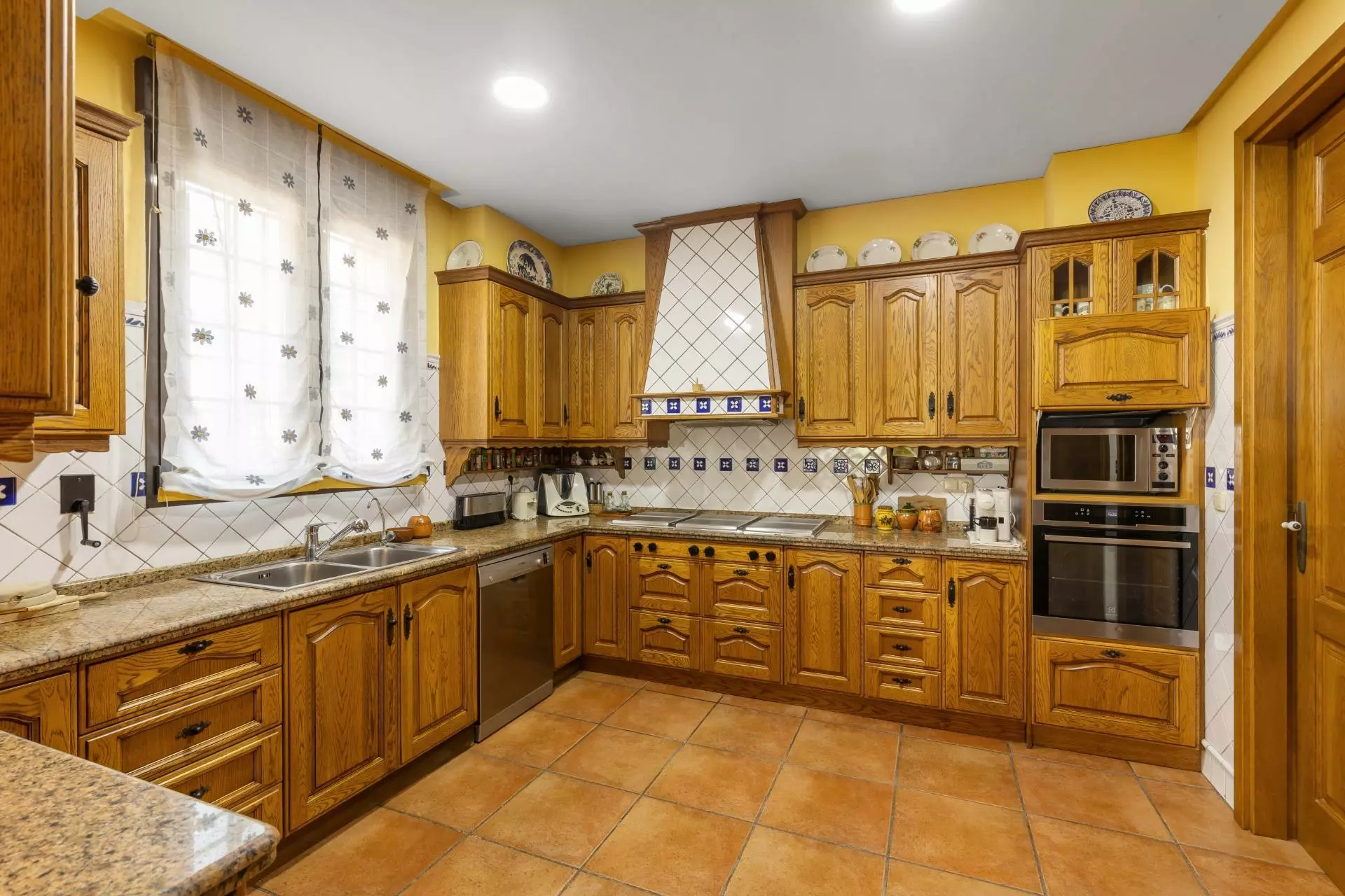 6-bedroom Villa In Torrevieja, Spain (720 M²)