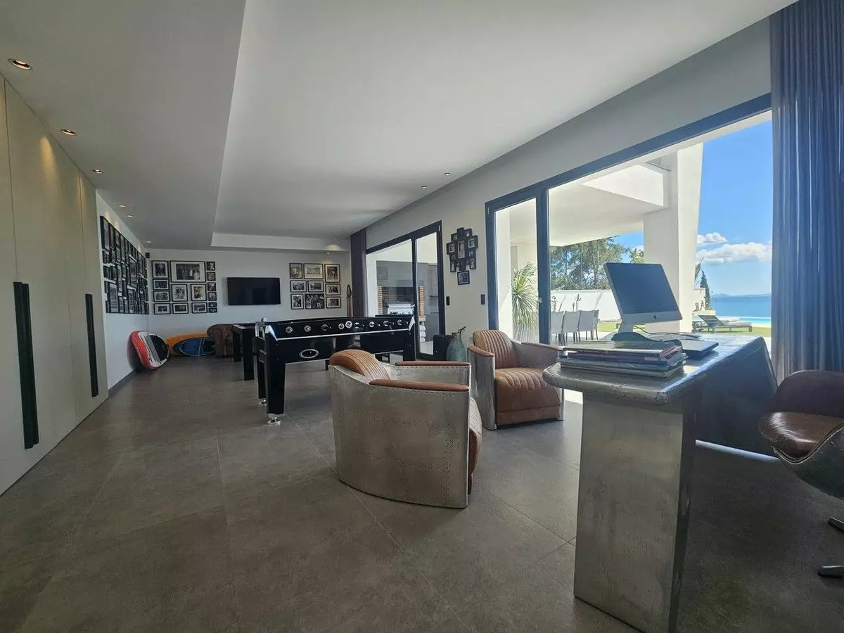 Villa 479 M² In Cabo Roig, Spain – Mediter Real Estate