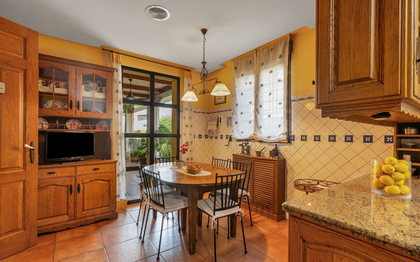 6-bedroom Villa In Torrevieja, Spain (720 M²)