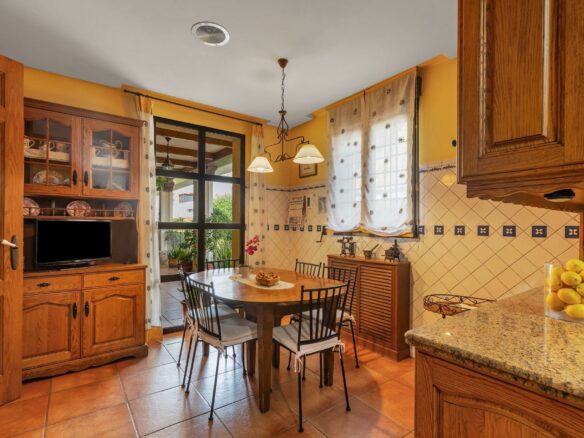 6-bedroom Villa In Torrevieja, Spain (720 M²)