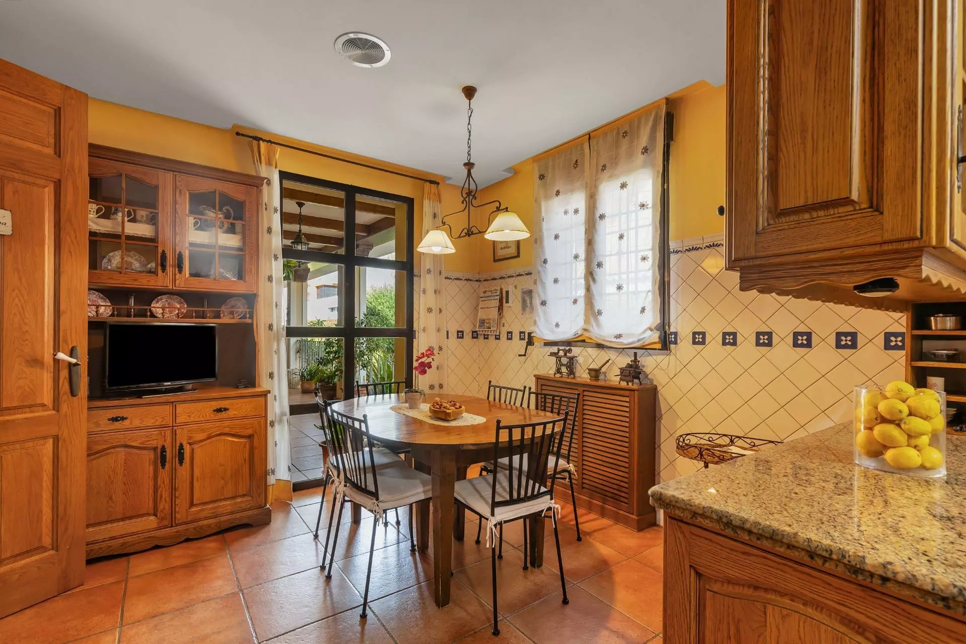 6-bedroom Villa In Torrevieja, Spain (720 M²)