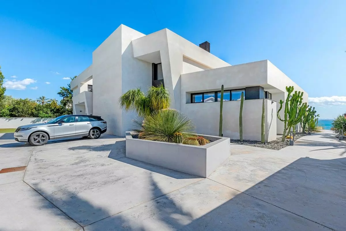 Villa 479 M² In Cabo Roig, Spain – Mediter Real Estate