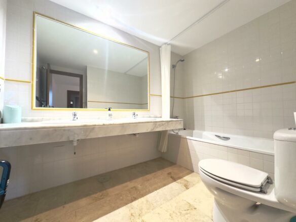 2-bedroom Apartment In Torrevieja, Spain (84 M²)