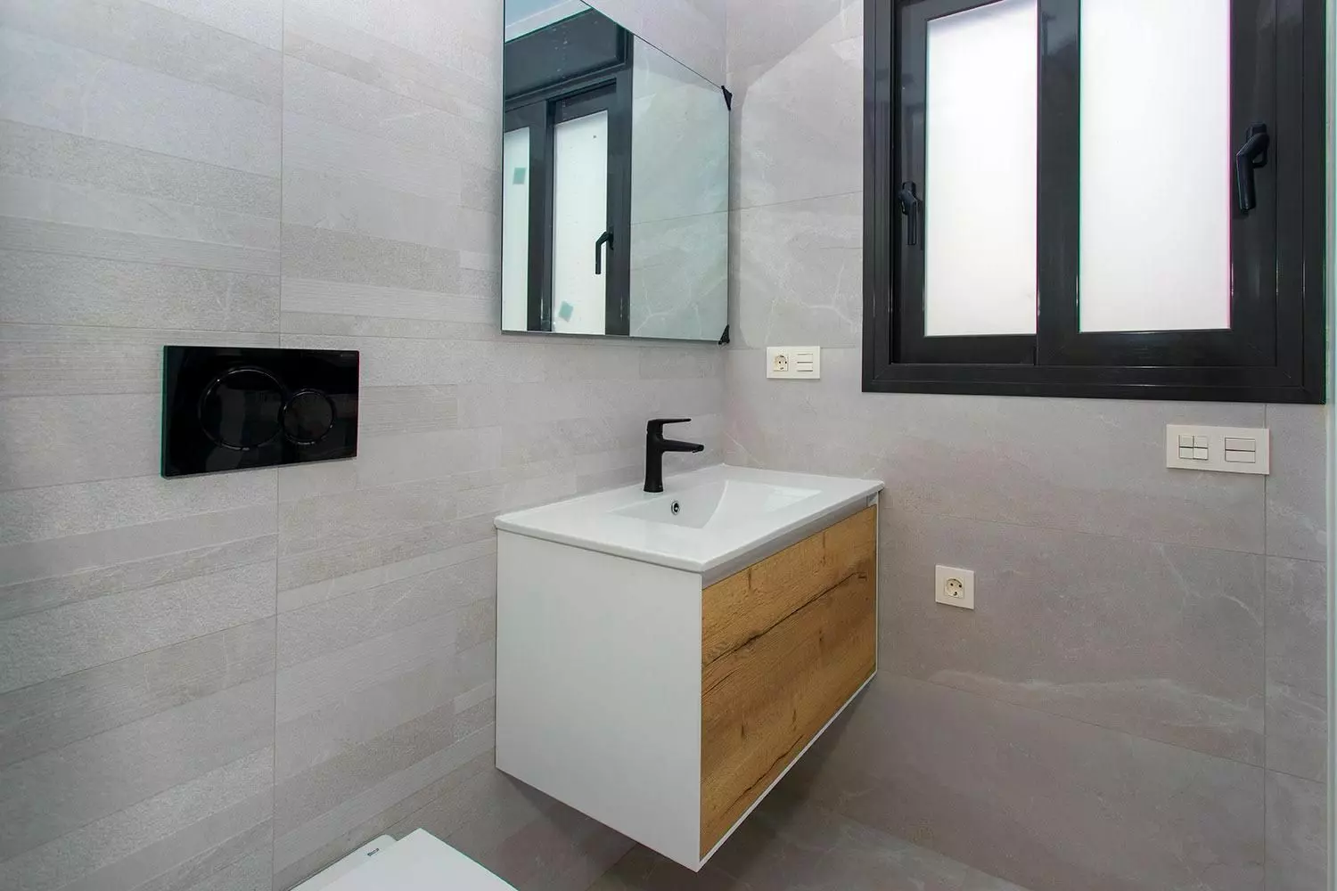 2-bedroom Apartment In Torrevieja, Spain (83 M²)