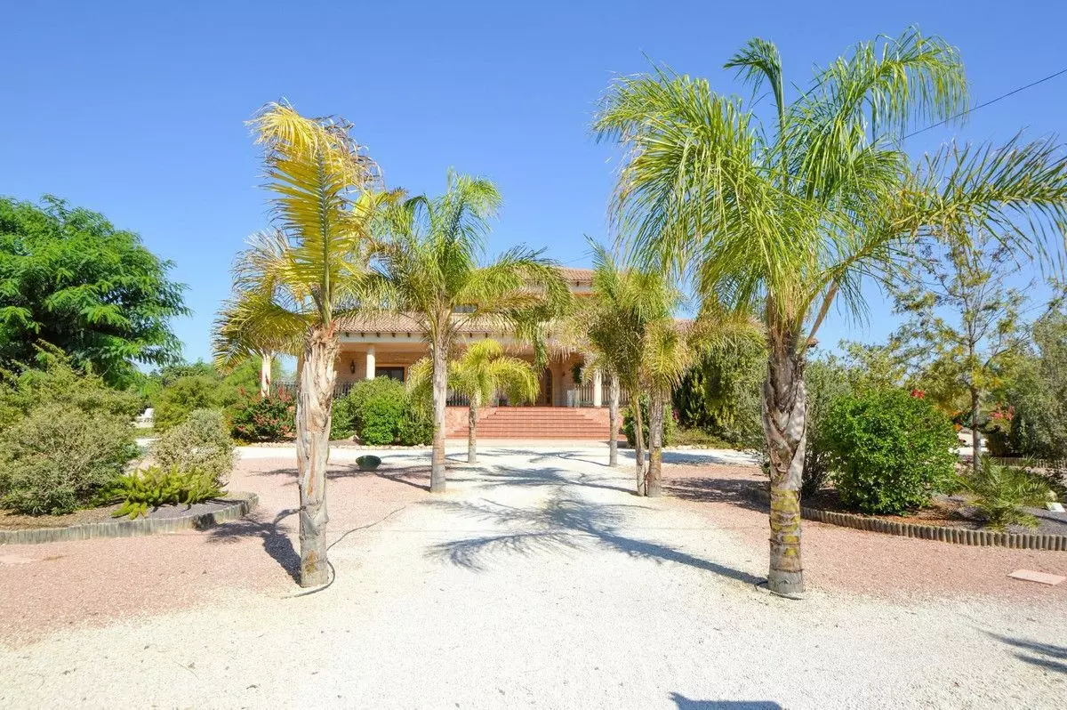 Villa 270 M² In Orihuela, Spain – Mediter Real Estate