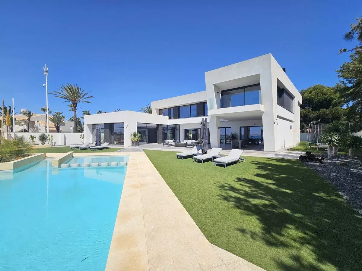 Villa 479 M² In Cabo Roig, Spain – Mediter Real Estate