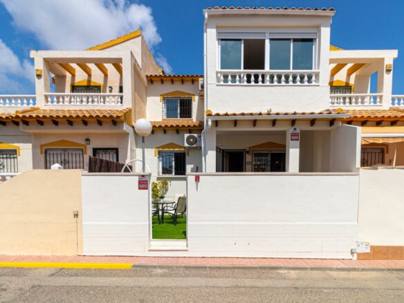 3-bedroom Townhouse In Torrevieja, Spain (85 M²)