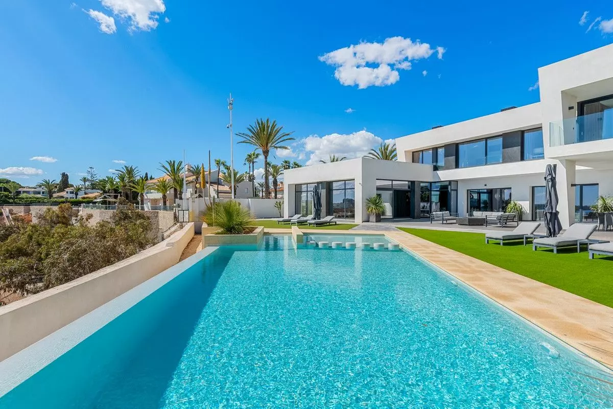 Villa 479 M² In Cabo Roig, Spain – Mediter Real Estate
