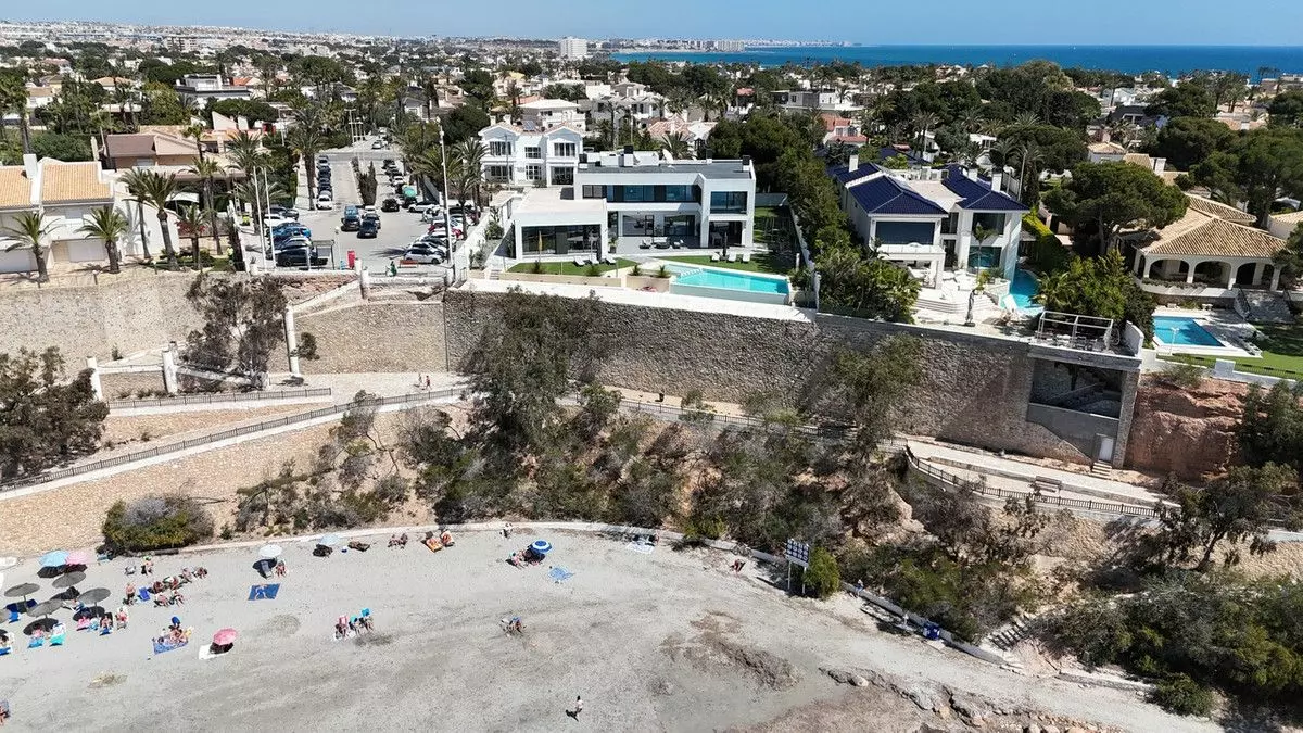 Villa 479 M² In Cabo Roig, Spain – Mediter Real Estate