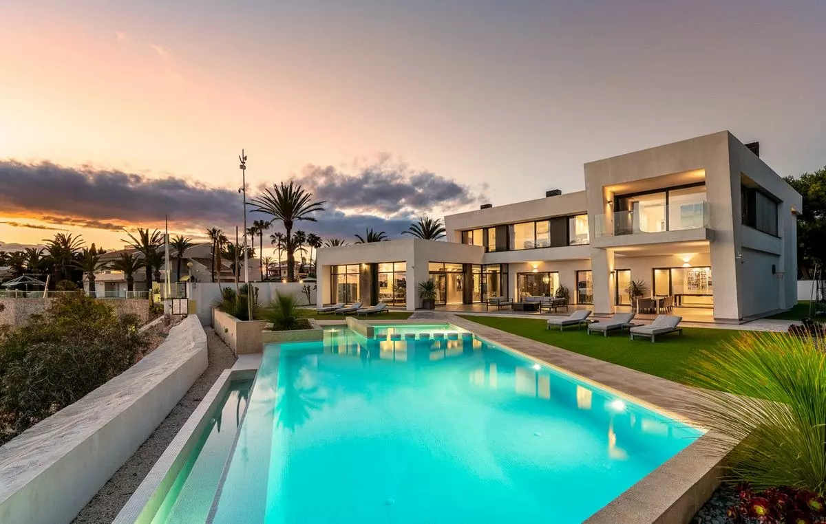 Villa 479 M² In Cabo Roig, Spain – Mediter Real Estate