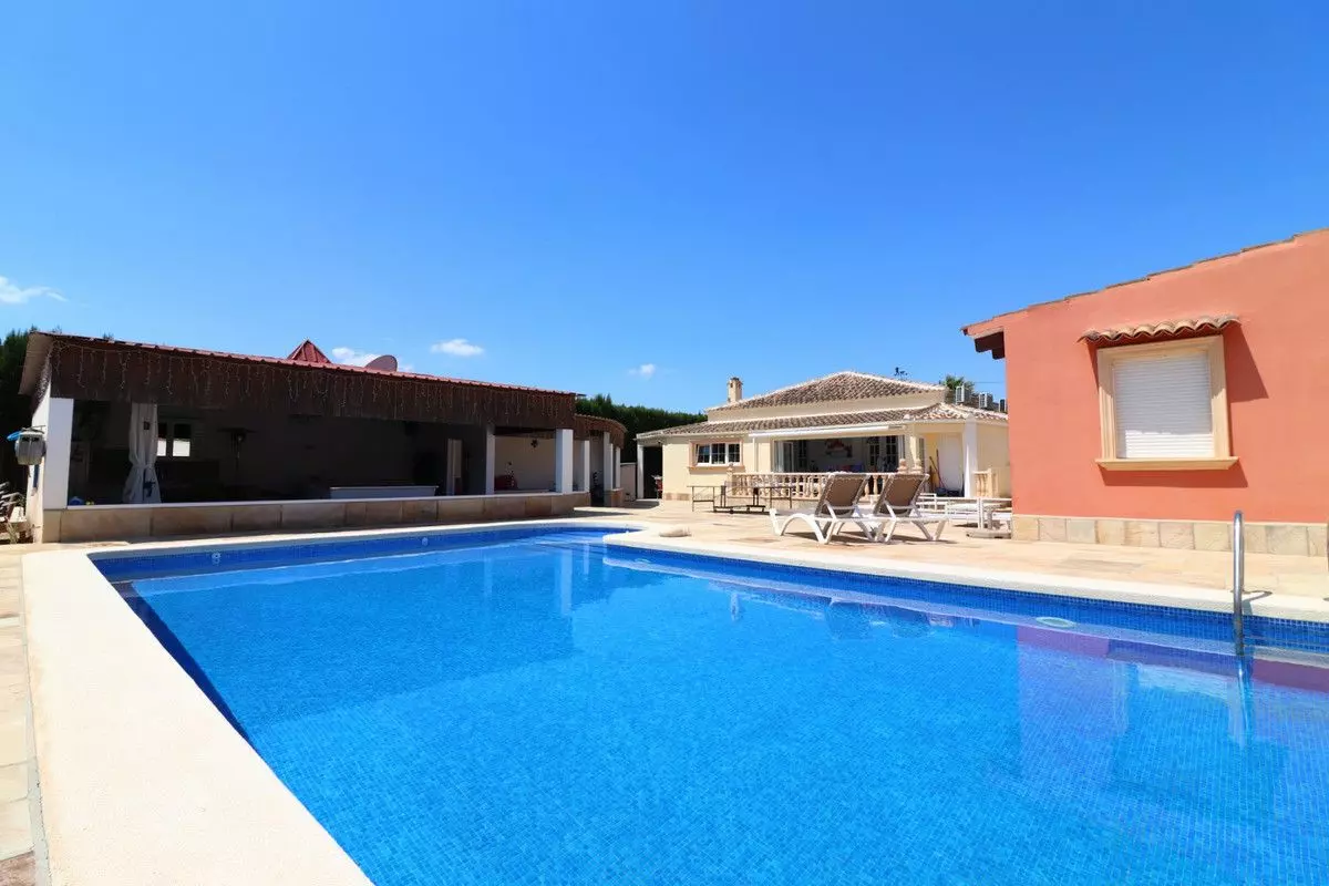 Villa 299 M² In Almoradi, Spain – Mediter Real Estate