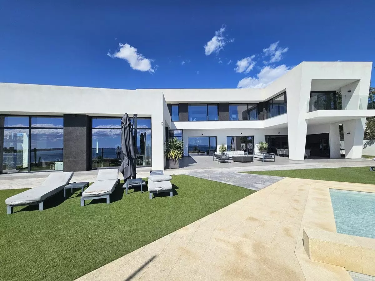 Villa 479 M² In Cabo Roig, Spain – Mediter Real Estate