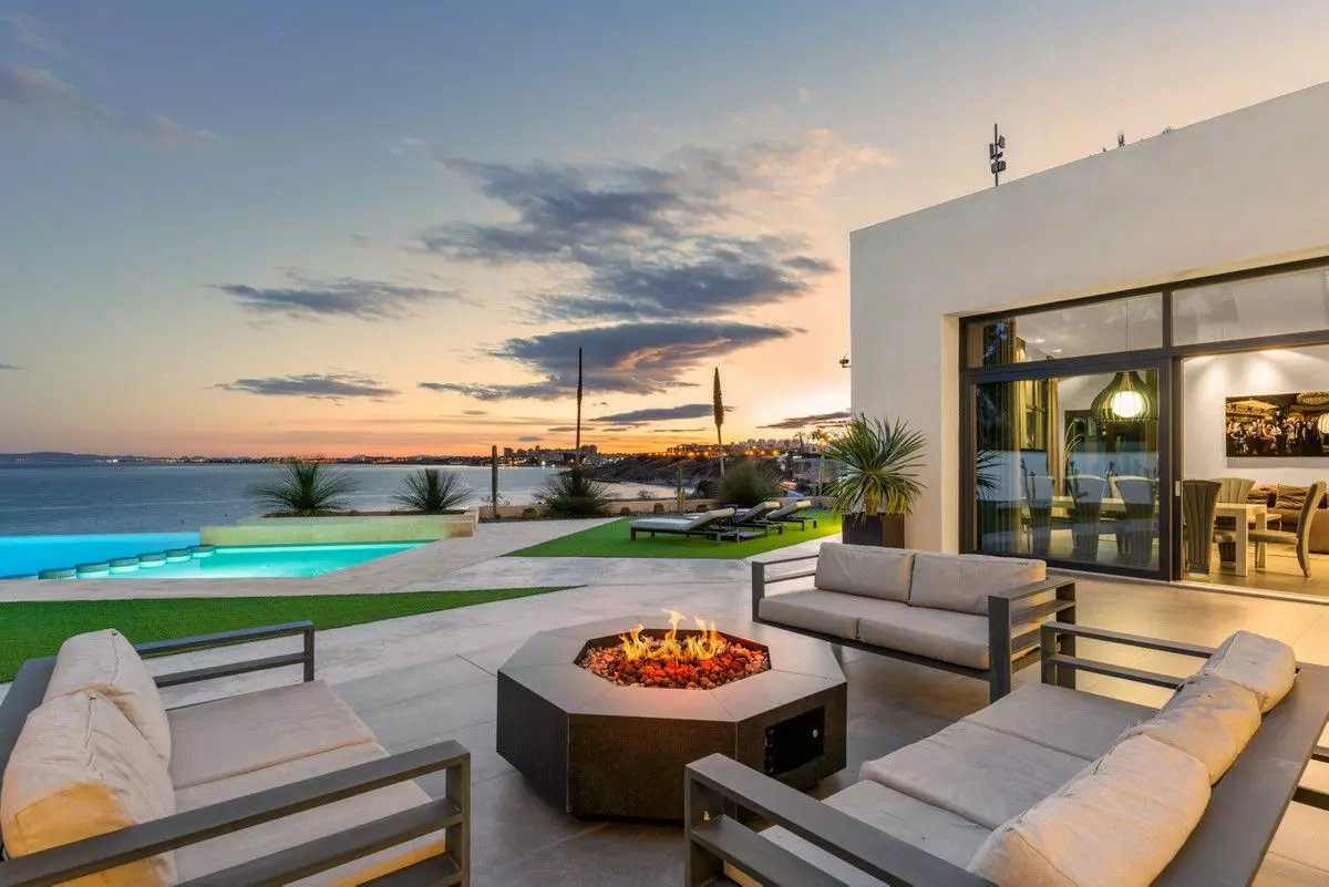 Villa 479 M² In Cabo Roig, Spain – Mediter Real Estate