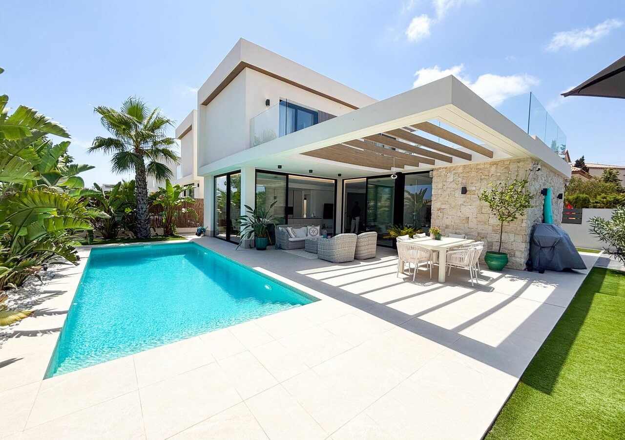 Villa 130 M² In Orihuela Costa, Spain – Mediter Real Estate