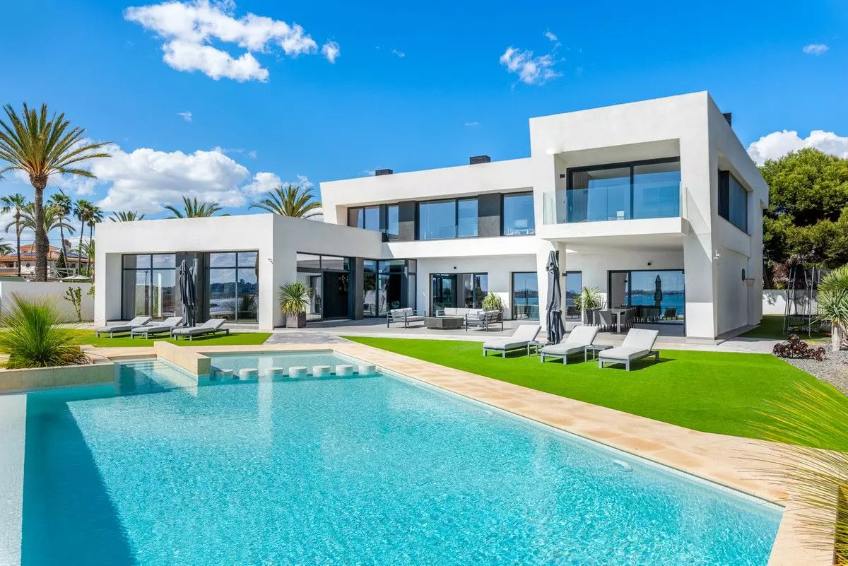 Villa 479 M² In Cabo Roig, Spain – Mediter Real Estate