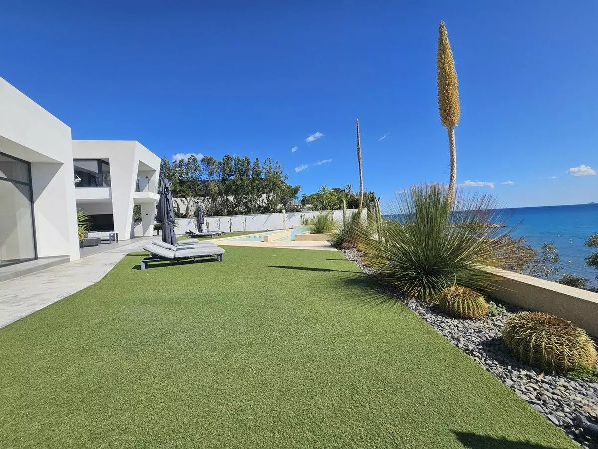Villa 479 M² In Cabo Roig, Spain – Mediter Real Estate