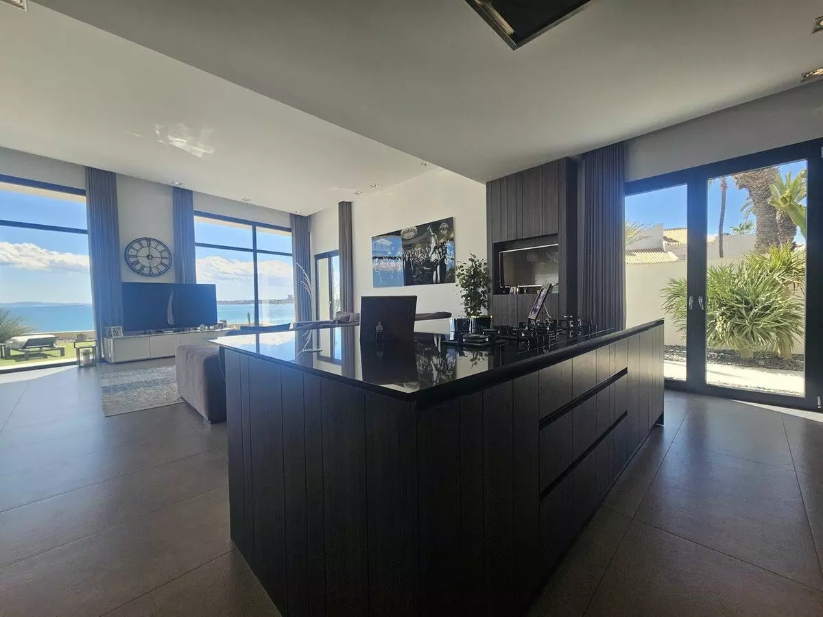 Villa 479 M² In Cabo Roig, Spain – Mediter Real Estate