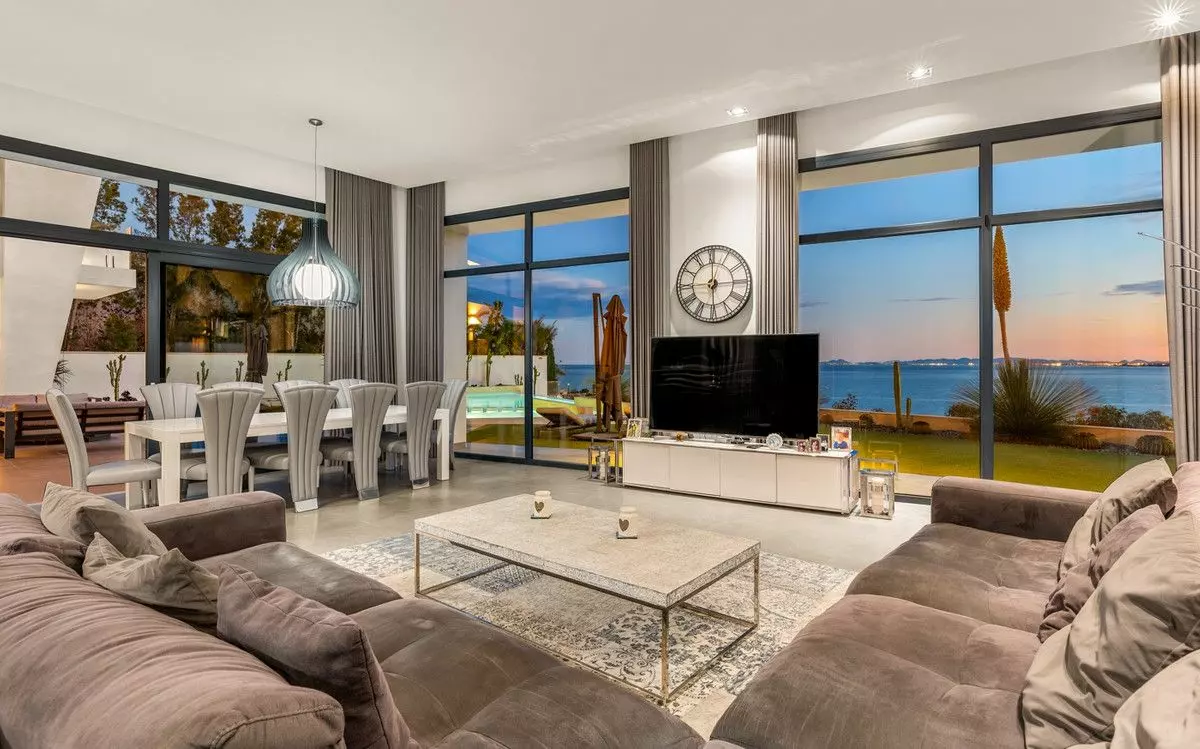 Villa 479 M² In Cabo Roig, Spain – Mediter Real Estate