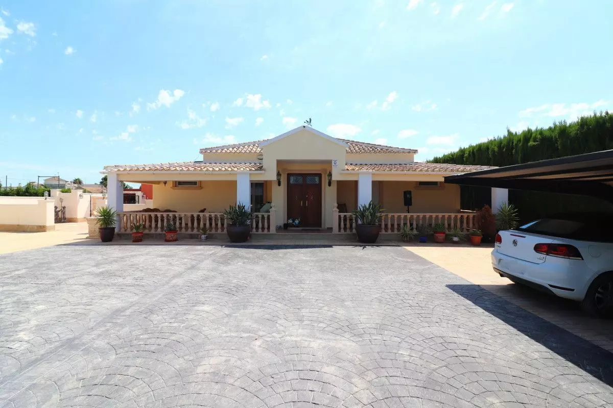 Villa 299 M² In Almoradi, Spain – Mediter Real Estate
