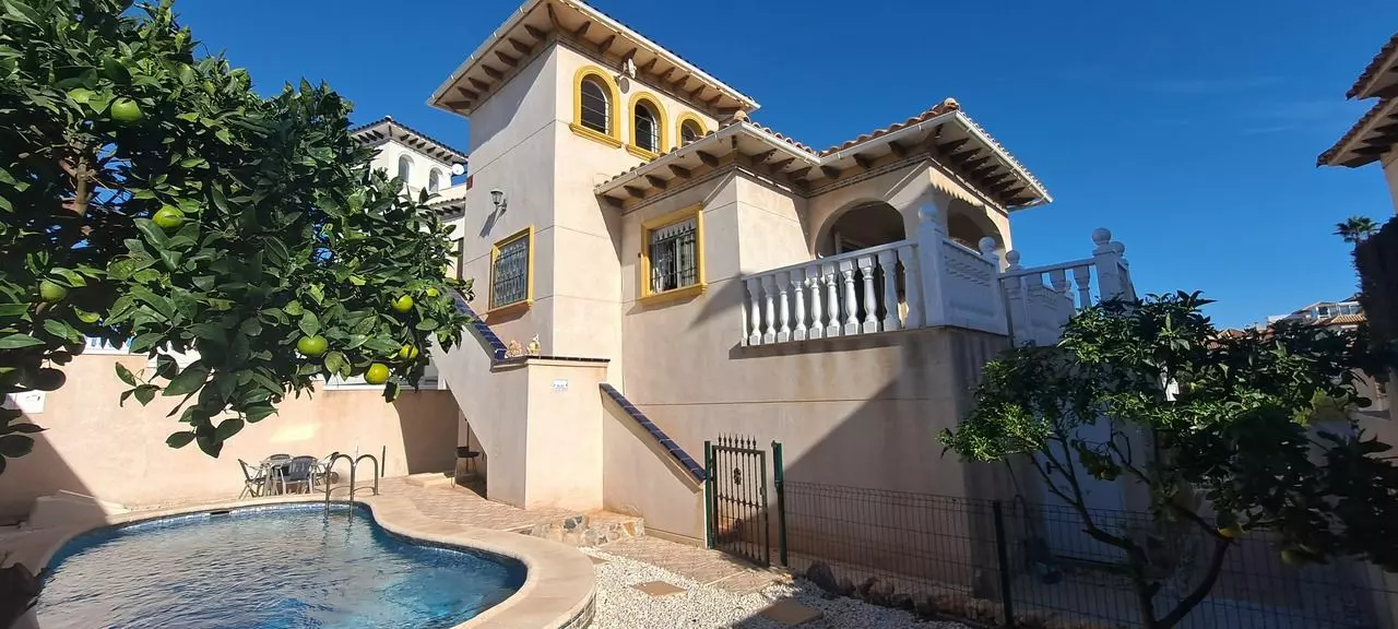 5-bedroom Villa In Orihuela Costa, Spain (178 M²)