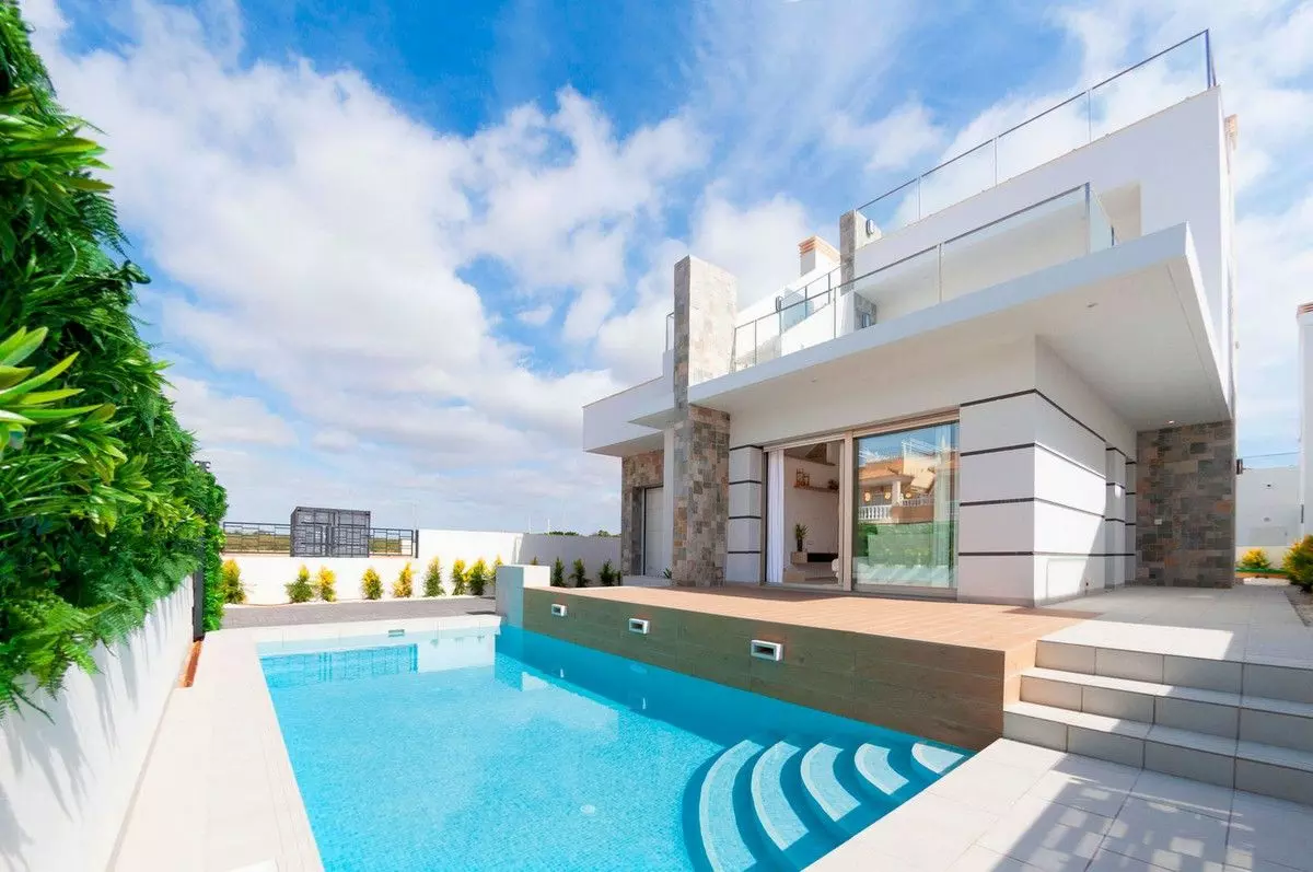 4-bedroom Villa In Los Alcázares, Spain (170 M²)