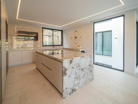 Villa Of 1182 M² In Estepona, Spain