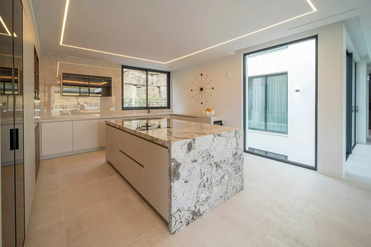 Villa Of 1182 M² In Estepona, Spain