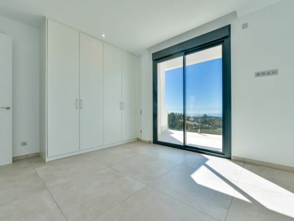 Villa Of 365 M² With Features In Finestrat, Spain