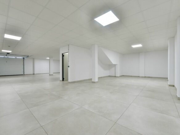 Villa Of 365 M² With Features In Finestrat, Spain