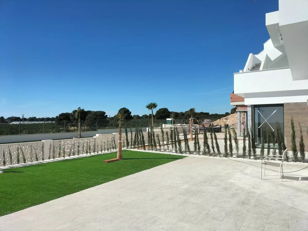 3-bedroom Villa In Pilar De La Horadada, Spain (121 M²)