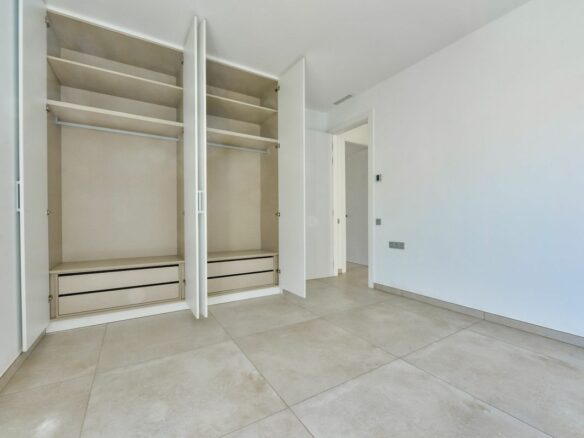 Villa Of 365 M² With Features In Finestrat, Spain