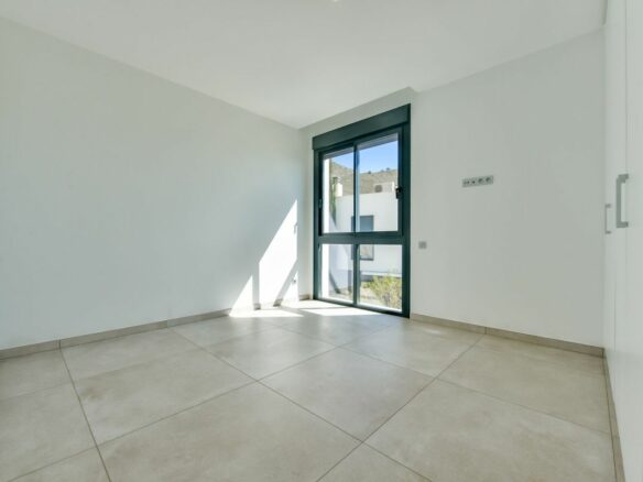 Villa Of 365 M² With Features In Finestrat, Spain