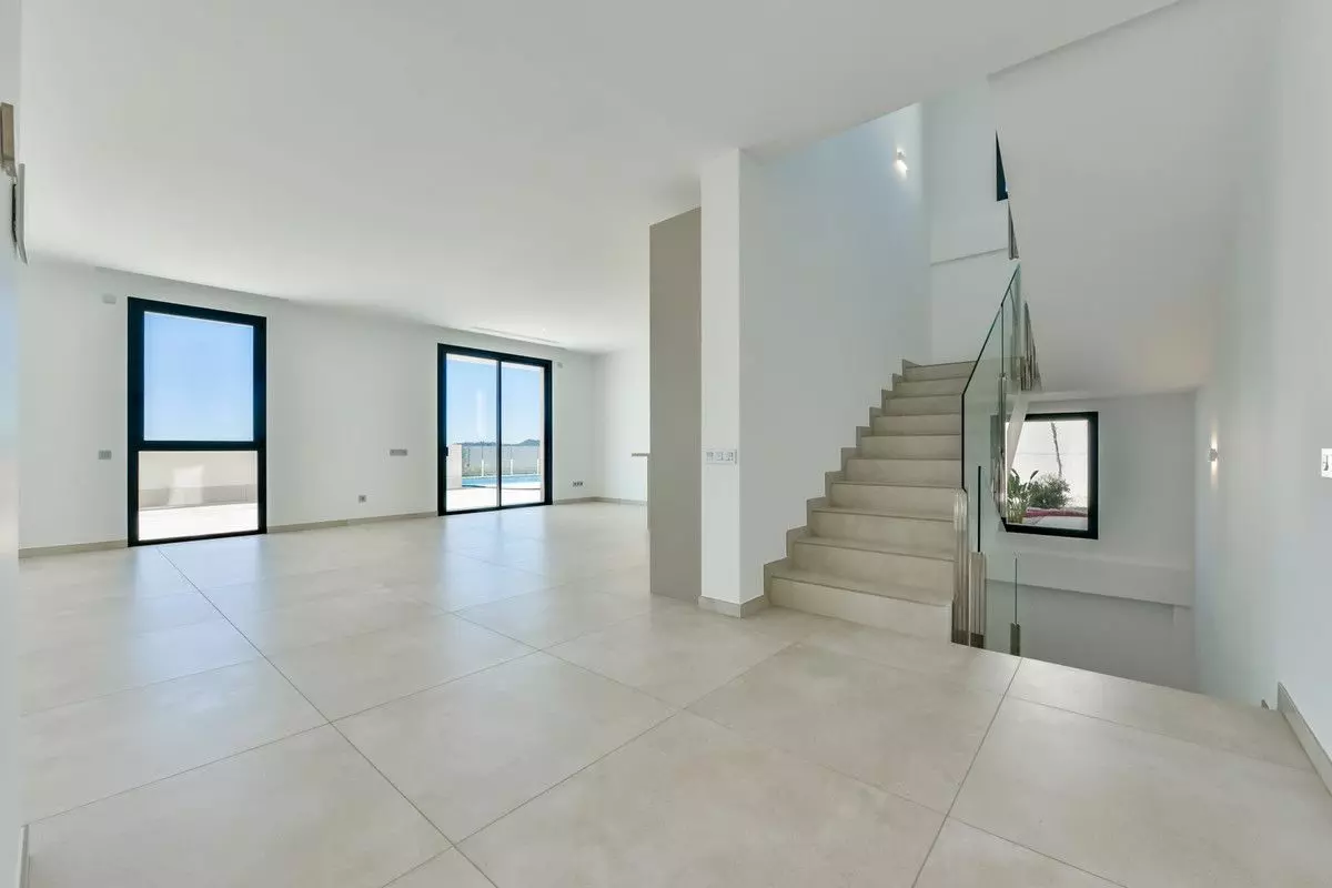 Villa Of 365 M² With Features In Finestrat, Spain