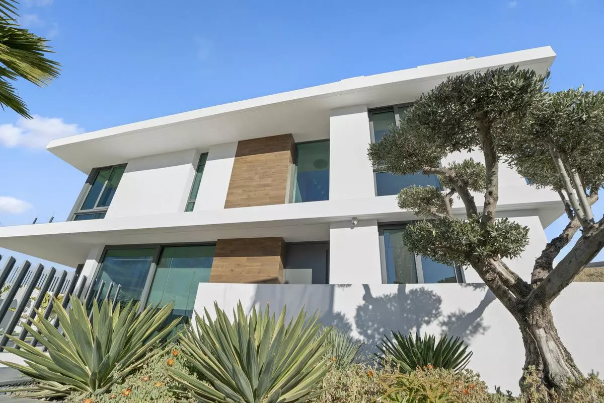 Villa Of 344 M² In Villajoyosa, Spain