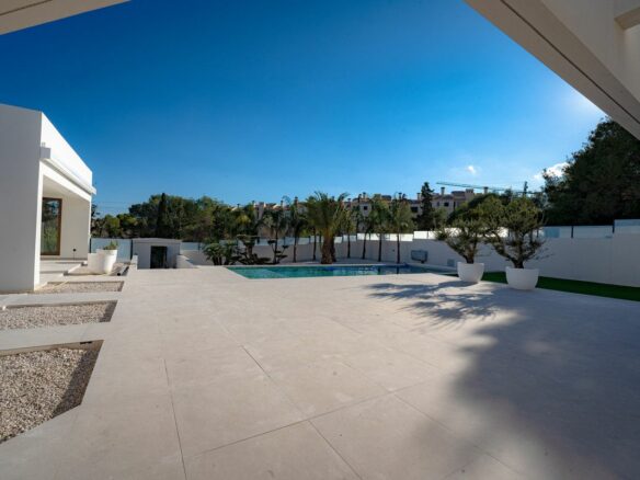 4-bedroom Villa In Rojales, Spain (187 M²)