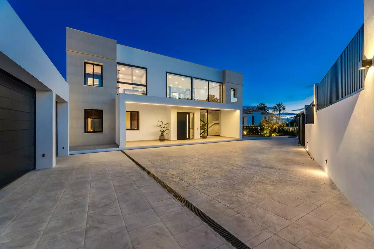 Villa Of 868 M² In Benahavis, Spain