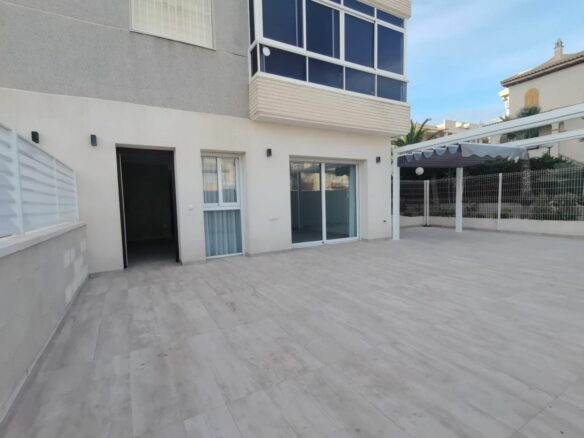 Apartment Of 110 M² With Sea View In Torrevieja, Spain