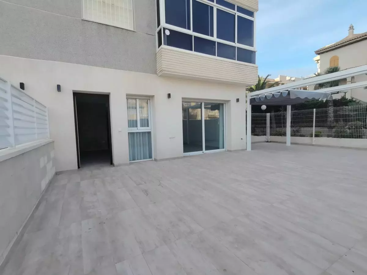 Apartment Of 110 M² With Sea View In Torrevieja, Spain
