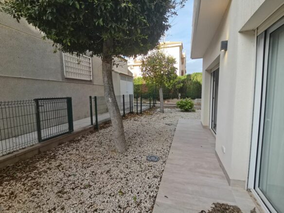 Apartment Of 110 M² With Sea View In Torrevieja, Spain