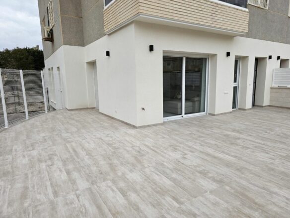 Apartment Of 110 M² With Sea View In Torrevieja, Spain