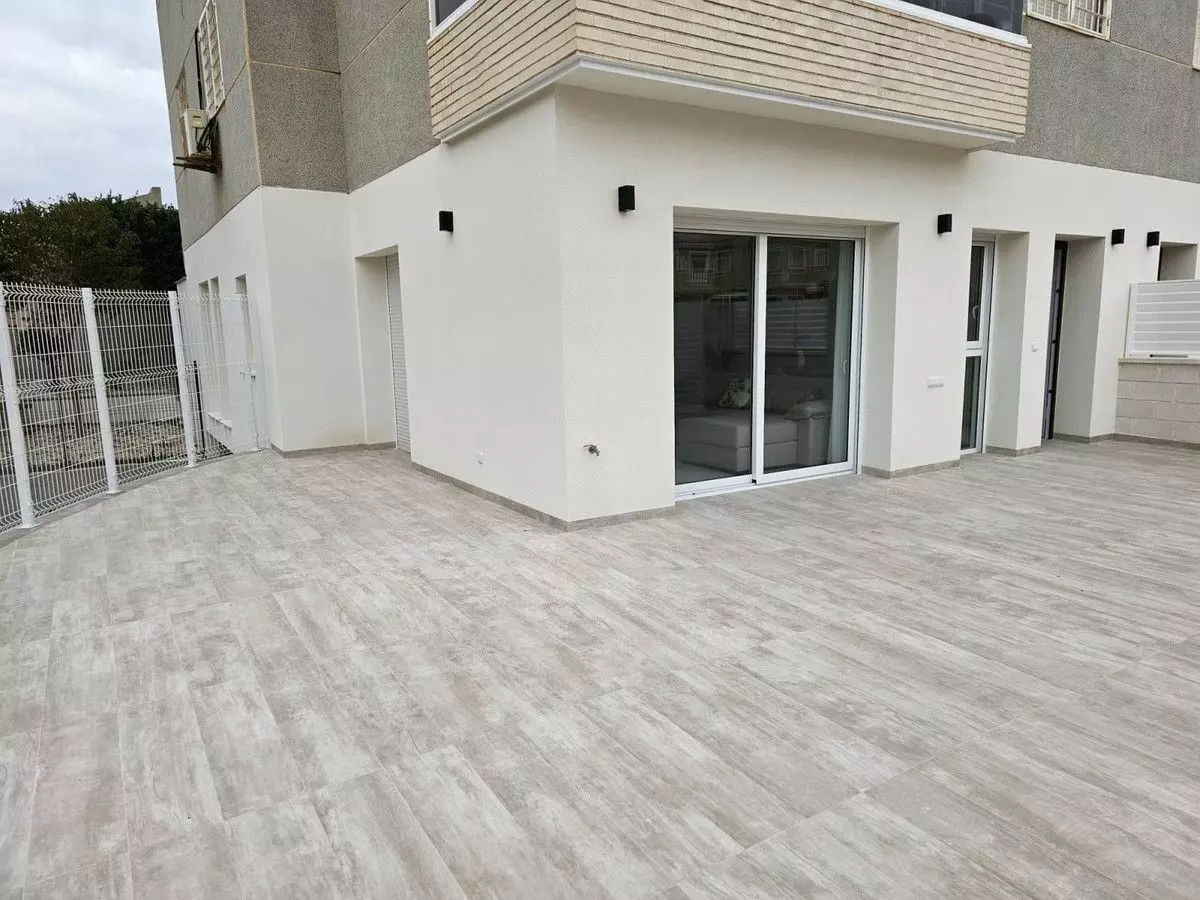 Apartment Of 110 M² With Sea View In Torrevieja, Spain