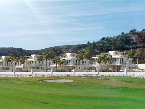 3-bedroom Villa In Elche, Spain (354 M²)