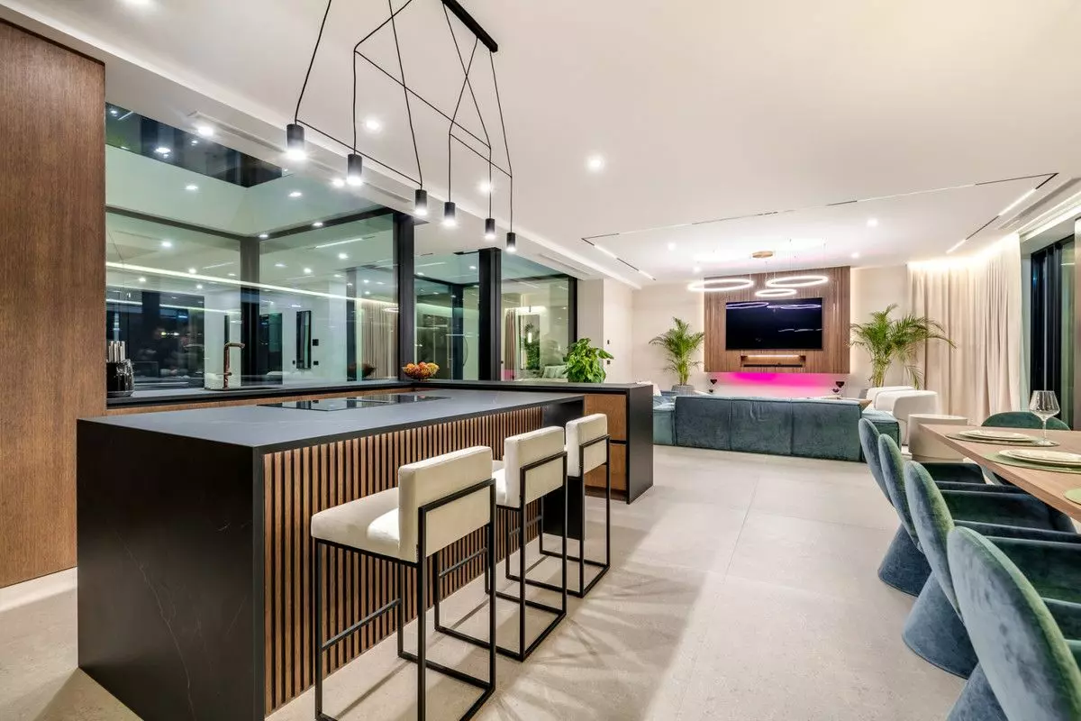 Villa Of 868 M² In Benahavis, Spain
