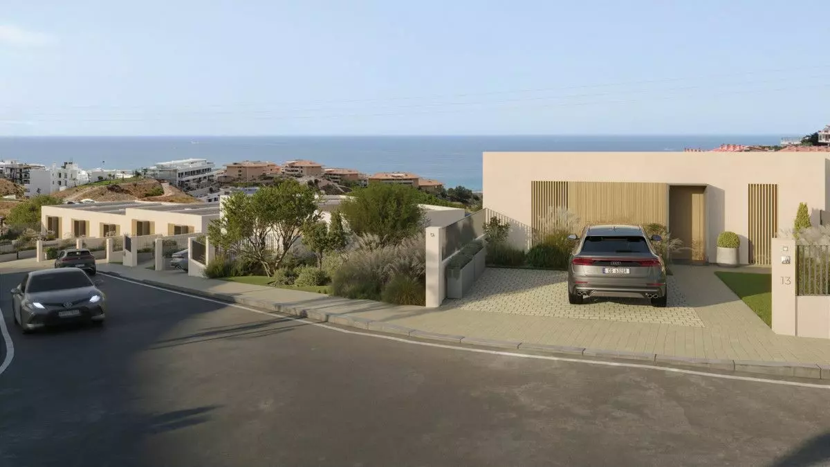 Villa Of 142 M² With Sea Views In Fuengirola, Spain