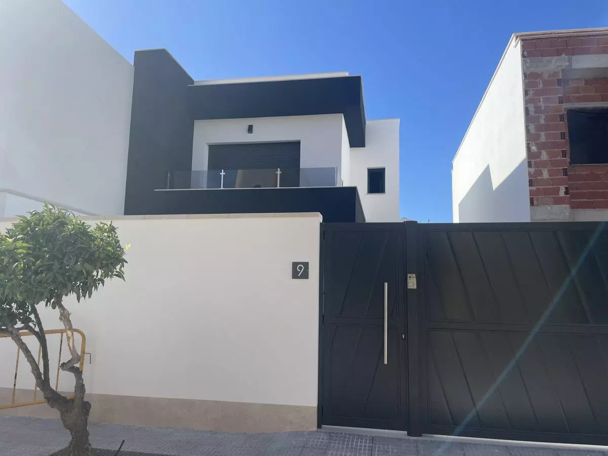 Villa Of 134 M² With Mediter Real Estate In Almoradi, Spain