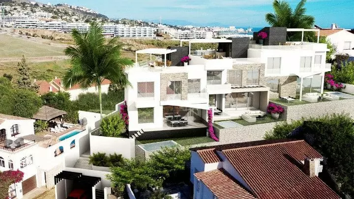Villa Of 228 M² With Sea Views In Fuengirola, Spain