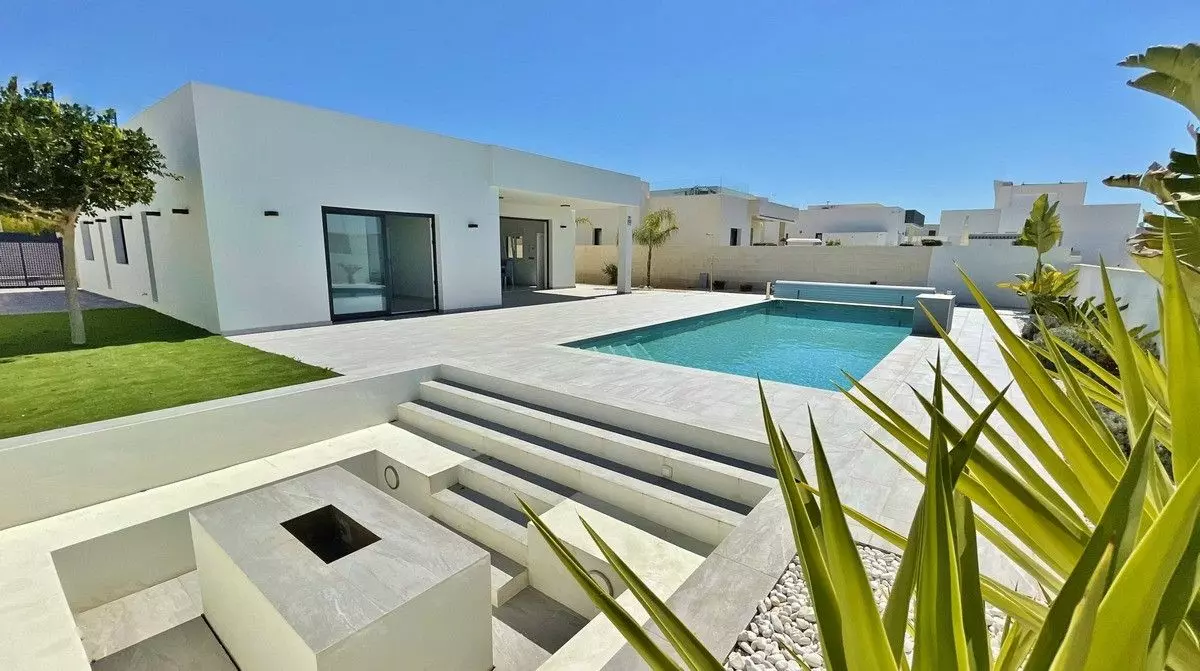 Villa Of 86 M² In Rojales, Spain
